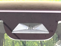 【ホンダセンシング】走行中に前方の車両等を認識し、衝突しそうな時は警報とブレーキで衝突回避と被害軽減をアシスト。より安全にドライブをお楽しみいただけます。