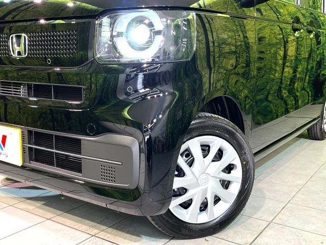 【LEDヘッドライト】悪天候や夜間走行時も良好な視界を確保し安心して運転できる高輝度LEDヘッドライトを装備！点灯速度が早く、消費電力も抑えられています。