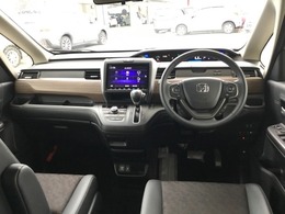広びろとした視界が運転にゆとりを広げます。