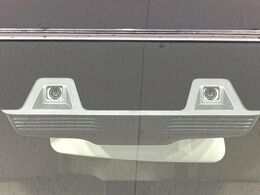 【スズキ　セーフティサポート】走行中に前方の車両等を認識し、衝突しそうな時は警報とブレーキで衝突回避と被害軽減をアシスト。より安全にドライブをお楽しみいただけます。