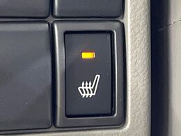 【シートヒーター】寒い日に重宝するシートヒーター！エアコンより早く温まってくれるので寒がりの人も安心ですね♪エアコンの温風は乾燥するから苦手、という方にもをおすすめです。