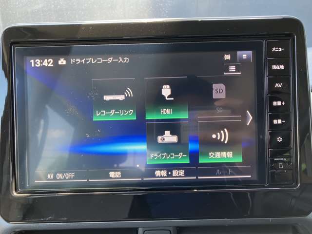 様々なオーディオソースがございます。運転中に好きな音楽を聴くことが可能です。