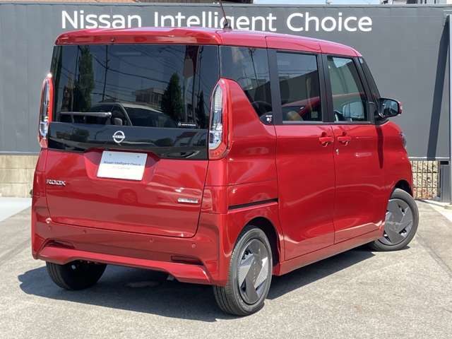 プライバシーガラス付きで日差しやプライバシーを遮ってくれます。エアコンの効きが違いますので快適です♪
