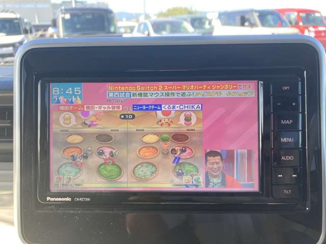 テレビやラジオ、CD/DVD、ブルートゥースも使えます。テレビはフルセグなのでストレスなくご覧いただけます！