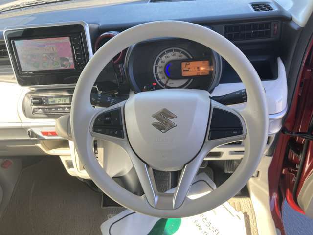 【シンプルなハンドル】ハンドルはシンプルなデザインとなっております☆軽くて運転がしやすいですよ☆