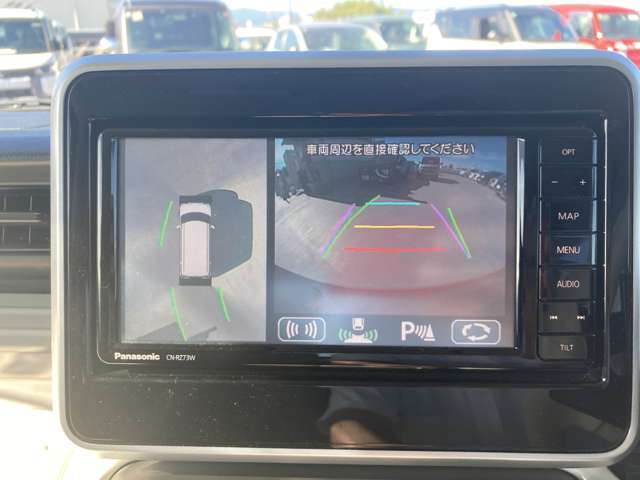 全方位バックカメラつきです。駐車が苦手な方も安心のバックカメラ付きです。ガイドラインもあるので駐車もしやすくなりますよ！