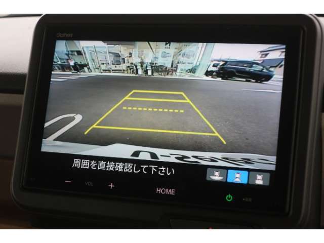 リバースにするだけで映ります、後方の安全確認や、狭い駐車場での車庫入れ、雨の日や夜間など視界の悪い時に便利で安全にバックする為には欠かせない装備です。