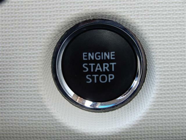 ボタンを押すだけでエンジン始動！わざわざカギを取り出さなくても大丈夫♪手間がはぶけて楽チン♪
