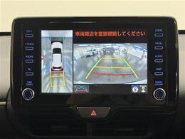 【パノラミックビューモニター】自車周辺をぐるりと俯瞰できるカメラで危険を察知。上空からの映像で自動車や障害物の位置が詳細に確認できるので、狭い駐車場でも安心して駐車できますね。