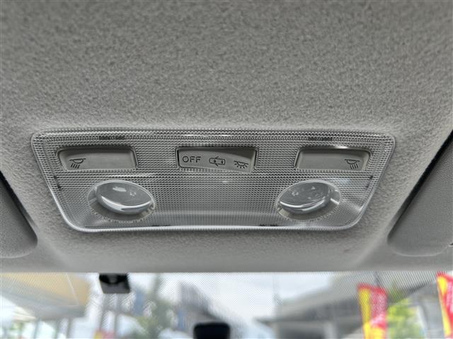 こちら運転席周りのスイッチの写真になります。各部しっかり動作の確認をしておりますので、ご安心だくさい。また、第三者機関の鑑定書もありますので、そちらの方も併せて、ご確認いただければ幸いです！