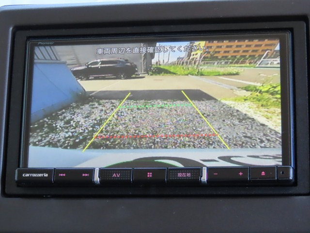 リアワイドカメラシステム！従来の視野に加えて、後方側方を約180°まで見えるワイドビューと、後方を真上から見たような視野で駐車時などに便利なトップダウンビューの3つの視野があります！
