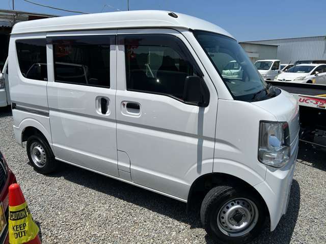 車体艶出し磨きしています！！