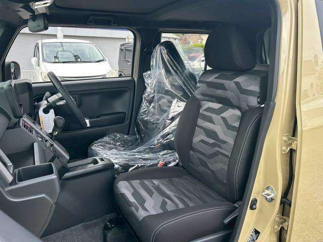 遠方のお客様でも店頭納車の場合は車両を陸運局に持ちこまずに名義変更可能ですので余計な諸費用も頂いておりません。遠方陸送納車も格安です☆