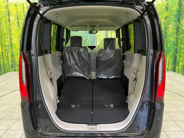 普段のお買い物や通勤、送迎等に十分な荷室スペースを確保しております。セカンドシートを倒すと、大きな荷物の積載も可能です♪