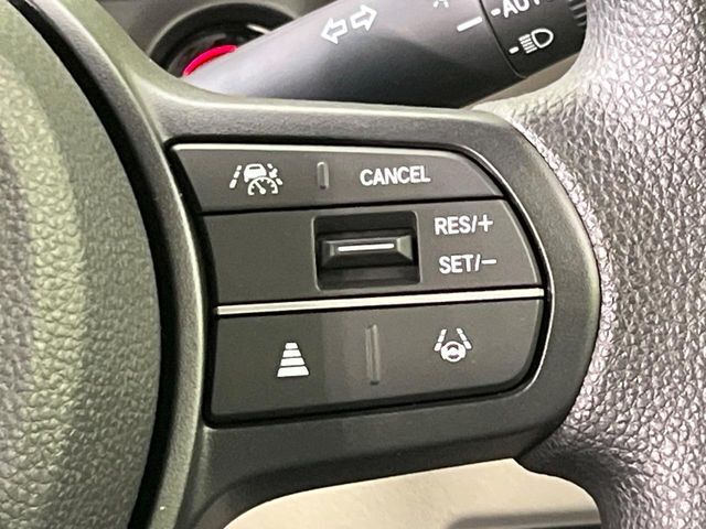 【アダプティブクルーズコントロール】高速道路での長距離走行が楽に！！自動で速度を保つクルーズコントロールが、衝突軽減システムと連携し、前方の車両を感知して車間を保つように速度調節してくれます！！