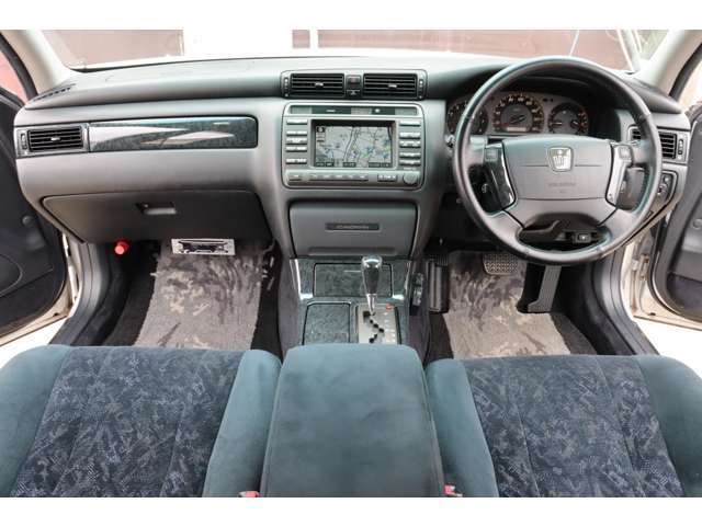 【クラウン専門店】クラウンの新車・中古車を取り扱っております。程度を重視して揃えております！【カーセンサー無料電話　0078-6002-353838】