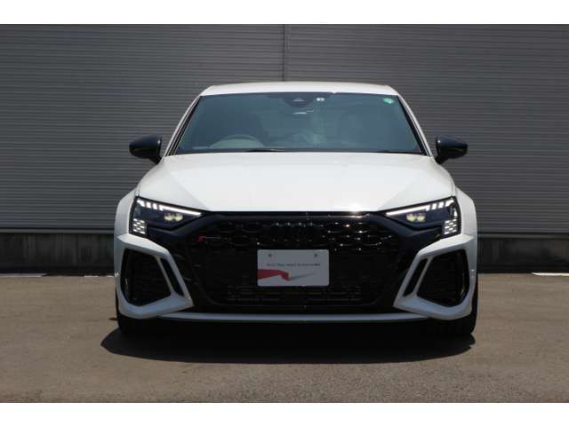 弊社認定中古車をご覧いただき誠にありがとうございます。お客様に合った1台を弊社スタッフがご案内させて頂きます。