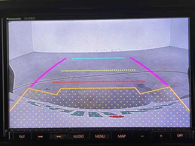 【バックモニター】後ろのカメラの映像がモニターに映し出されるので、後方の見えない死角や、障害物との距離感などもしっかり安全確認することができます！
