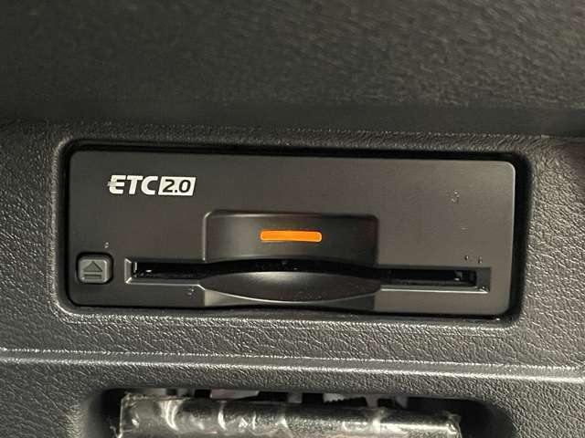 ◆【ETC】有料道路を利用する際に料金所で停止することなく通過できる、ETC車載器（ノンストップ自動料金収受システム機器）が装備されています。セットアップを行うことで利用可能になります。