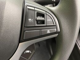 【アダプティブクルーズコントロール】高速道路での長距離走行が楽に！！自動で速度を保つクルーズコントロールが、衝突軽減システムと連携し、前方の車両を感知して車間を保つように速度調節してくれます！！