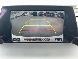 【バックモニター】後ろのカメラの映像がモニターに映し出されるので、後方の見えない死角や、障害物との距離感などもしっかり安全確認することができます！