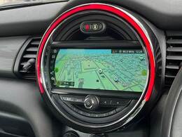 先進のBMW　タッチパッド付きi-driveとほぼ同性能のHDDナビゲーションになります。USBインターフェースやブルートゥースオーディオなど様々な先進機能をお楽しみいただけます。