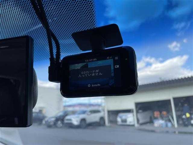 【ドライブレコーダー】映像・音声などの運転中の記録を残します。事故などを起こした起こされた時の証拠になりえますので、もしも時でも安心ですね。