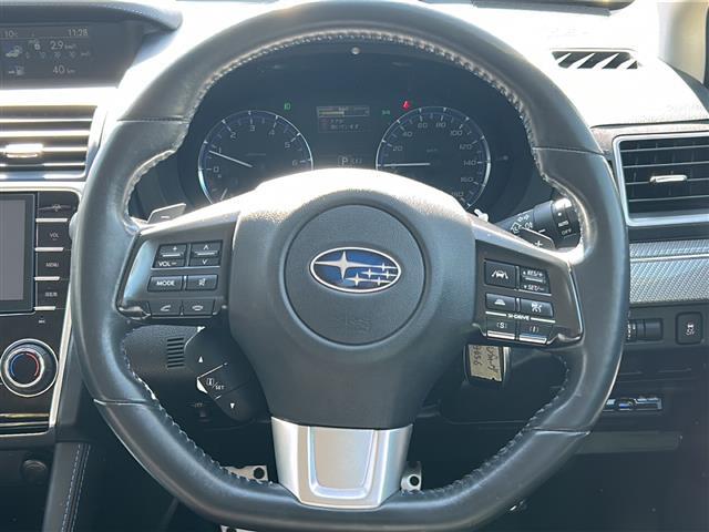 【ステアリング】ステアリングはとても綺麗です。パワーステアリングですので、軽いハンドリングです。