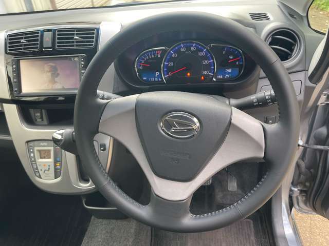 革巻きステアリングになります