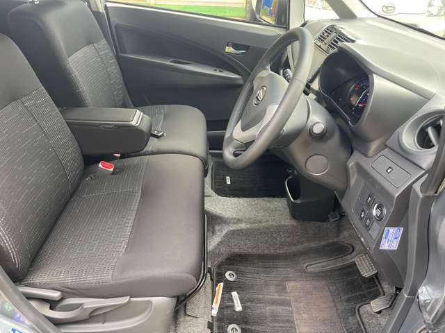 4WD　プッシュスタート　LEDヘッドライト　ナビ　TV　バックカメラ　ETC