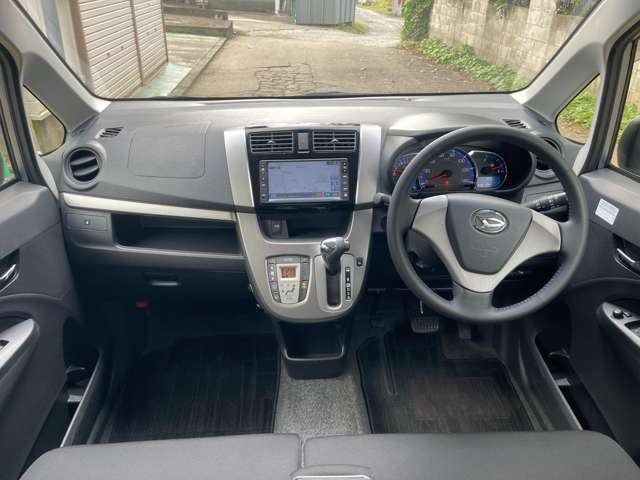 タバコ等、特に嫌な臭いもないです♪車内もしっかりクリーニング済みです♪