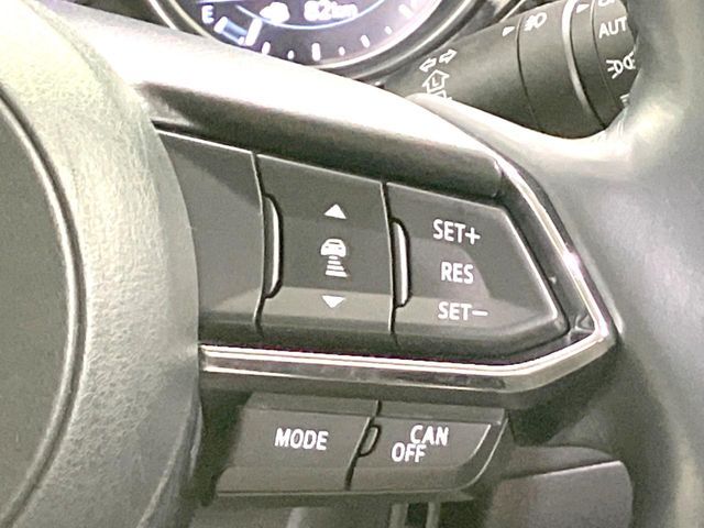 【マツダ・レーダークルーズコントロール】高速道路での長距離走行が楽に！自動で速度を保つクルーズコントロールが、衝突軽減システムと連携し、前方の車両を感知して車間を保つように速度調節してくれます！！