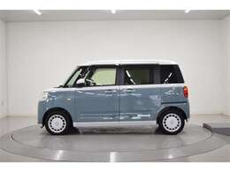 両側パワースライドドア付きだから、狭い駐車スペースなどでの 乗り降りラクラク！小さなお子さまのいるご家庭には嬉しい装備。