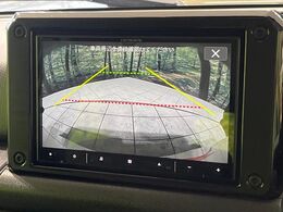 【バックカメラ】駐車時に後方がリアルタイム映像で確認できます。大型商業施設や立体駐車場での駐車時や、夜間のバック時に大活躍！運転スキルに関わらず、今や必須となった装備のひとつです！