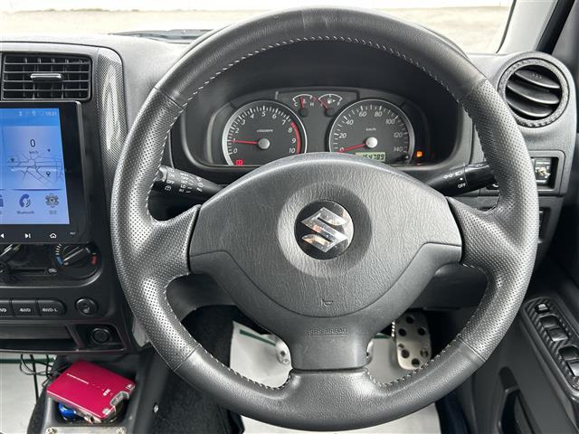 【ステアリングスイッチ】運転時操作もラクラク安心機能が搭載。