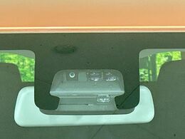 【スズキ　セーフティサポート】走行中に前方の車両等を認識し、衝突しそうな時は警報とブレーキで衝突回避と被害軽減をアシスト。より安全にドライブをお楽しみいただけます。