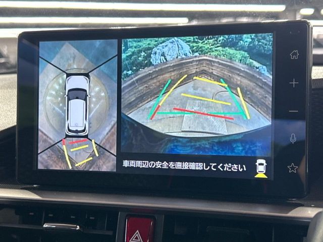 【マルチテレインモニター】車のフロントやサイドのカメラ画像を同時にモニター表示することで、悪路や狭い道を走行時でも周囲の状況確認ができ安心！本格SUVにうれしい装備です♪