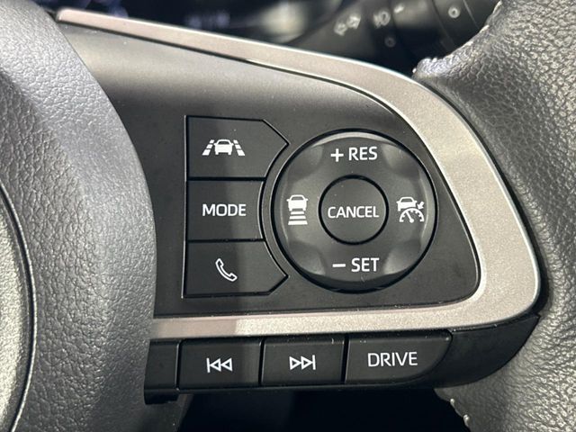 【全車速追従機能付クルーズコントロール】高速道路での長距離走行が楽に！！自動で速度を保つクルーズコントロールが、衝突軽減システムと連携し、前方の車両を感知して車間を保つように速度調節してくれます！！