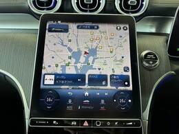 【メーカーオプションナビ】フルセグテレビやブルートゥース接続、AppleCarPlayなど多彩な機能を併せ持っており、インパネ周りがすっきりしてますね！