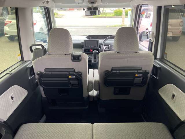 広い駐車スペースもございますのでお気軽にお寄り下さい。また買い取りもおこなっておりますのでご相談ください。