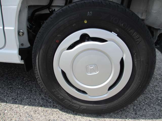 NVAN専用デザインホイールです。タイヤサイズは145/80R12です。4穴です。