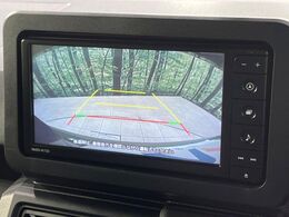 【バックカメラ】駐車時に後方がリアルタイム映像で確認できます。大型商業施設や立体駐車場での駐車時や、夜間のバック時に大活躍！運転スキルに関わらず、今や必須となった装備のひとつです！