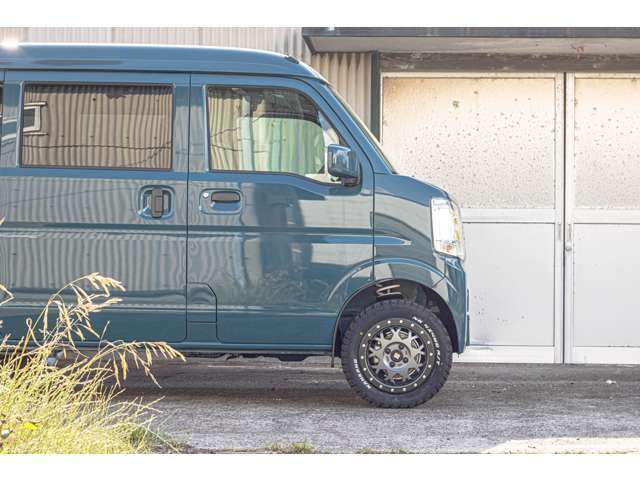 当社限定コンプリート販売。新車コンプリートなのでお買い得にカスタマイズ可能です。納車時からこのスタイル。遊び心が詰まった一台です。