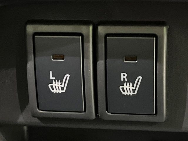 【シートヒーター】寒い日に重宝するシートヒーター！エアコンより早く温まってくれるので寒がりの人も安心ですね♪エアコンの温風は乾燥するから苦手、という方にもをおすすめです。