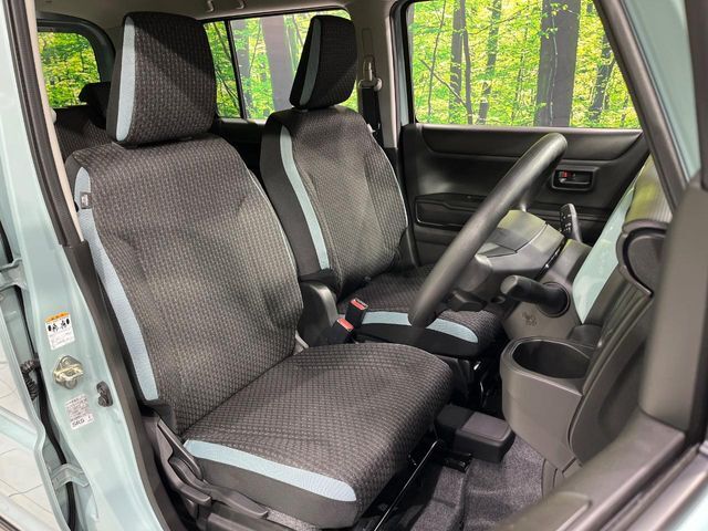 運転席シート廻りは使用感も少なく、良好な状態となっています。丁寧に使われていたことがよくわかりますね。