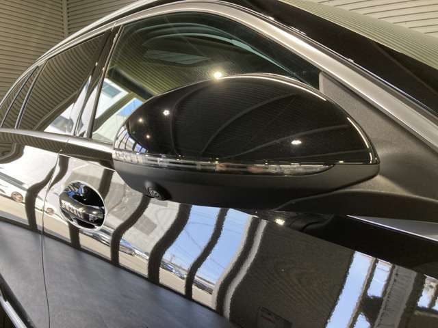 メルセデスの認定中古車「サーティファイドカー」には、最大100項目にも及ぶ点検・整備項目が設定されています＞