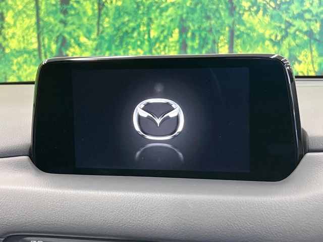 【マツダコネクトナビ】車内の雰囲気にマッチした一体型タイプのナビ。各種車輌設定やBluetooth再生等、様々な機能が楽しめます。直感的なダイヤル操作が可能で、使い勝手も良好です。