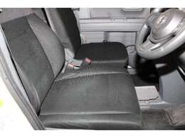 ゆったりとした運転席シート