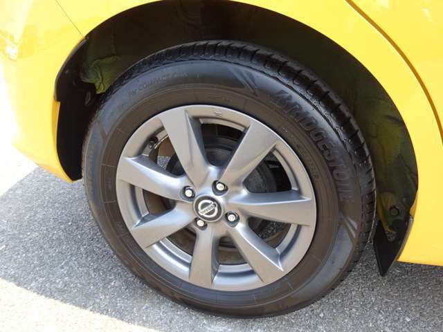 【タイヤ】　【純正15インチアルミホイール】《185/65R15》専用のアルミなのでお車のイメージぴったりですね！