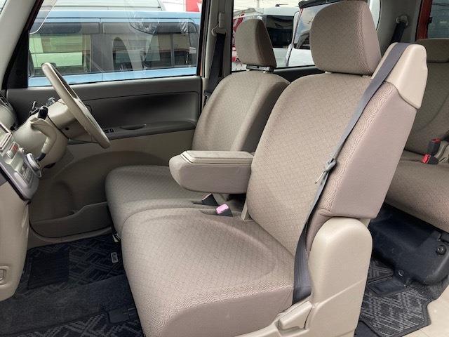 【運転席・助手席】運転席シート廻りは使用感も少なく、良好な状態となっています。丁寧に使われていたことがよくわかりますね